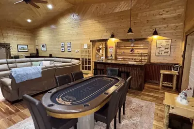 Image de Island Park~Sleeps 10~WiFi~Hot Tub~Yellowstone