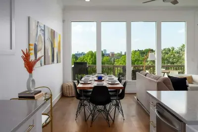 Image de Townhouse in Birmingham: Views & Modern Stay