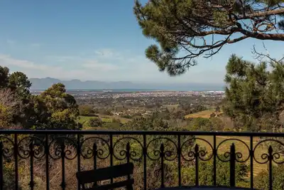 Image de Pointers Villa with views of the vineyards, ocean and breathtaking sunrises.