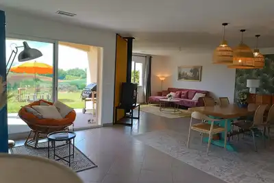 Image de Maison accueillante dans un panorama verdoyant