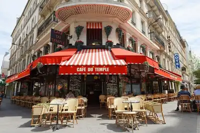 Image de Experience The Best Of Parisian Living In The Vibrant Marais – Rue Du Temple