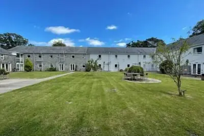 Image de A Huge Holiday Home. When Size is important.