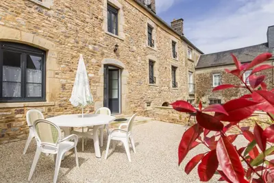 Image de Charmante maison rénovée avec terrasse, entre plages du Débarquement et bocage, équipée tout confort