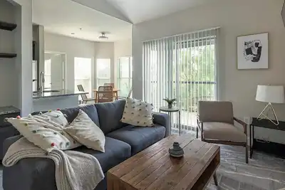 Image de Landing | Chic 2bd, Clubhouse, Pool