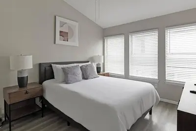 Image de Landing at Axis Waterfront - 2 Bedrooms in Sout. . .