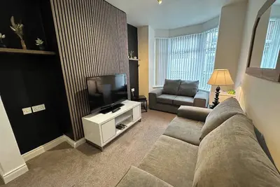 Image de This house is a 2 bedroom(s), 1 bathrooms, located in Belfast, Northern Ireland.