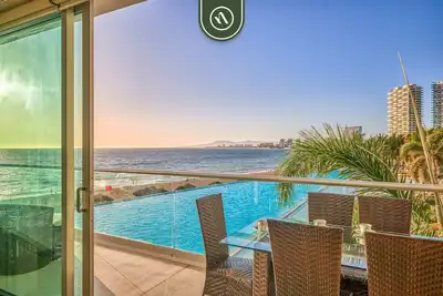 Image de Oceanfront 4 Br Condo - Beach - Infinity Pool