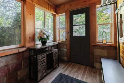 Image de Full 3 bed  home close Sparrow hospital, downtown and Msu, pet friendly!