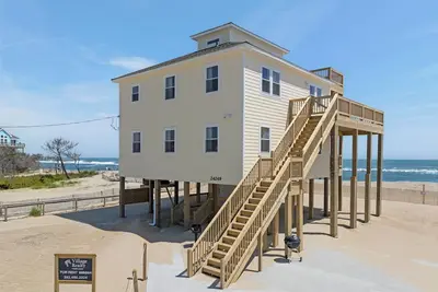 Image de Everlasting Moon: Oceanfront | Remodeled | Pets Ok