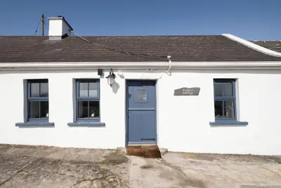 Kineilty (Kitty's) Cottage - Breathtaking Sea Views!
