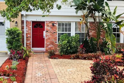 Image de Enjoy the ocean breeze at this beach retreat!