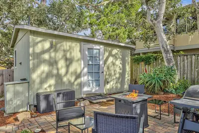 Image de 1 Bedroom, 1 bath with bonus 1 bed, 1 bath guest house in the heart of town!
