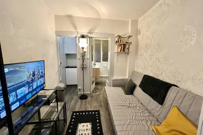 Image de Artistic, centrally located studio on a quiet street. Couples & singles welcome!