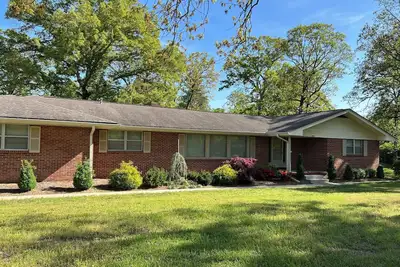 Image de Beautiful large home on Lake Chickamauga at Dallas Bay with private boat ramp.