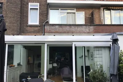 Image de Ruim Huis met Grote Tuin 10 Minuten Lopen Naar Strand en zee
