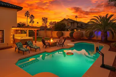 Image de Pickle Ball, Heated Pool, Spa, Outdoor Bar w/Swings, Game Room, Bocce, & Putt-Putt!