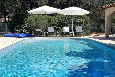 Image de Grande maison grand jardin et piscine. Idéale 2 familles. 3km d'Uzès
