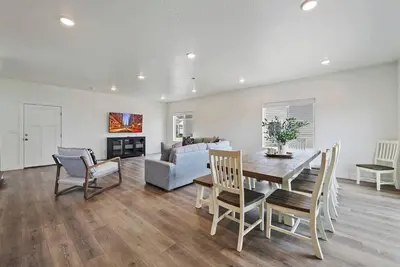 Image de Beacon Point W/Private Hot Tub Sleeps 18 + Arcade and Ideal Beach Access!