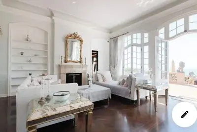 Image de Magnificent oceanfront chateau in Los Angeles