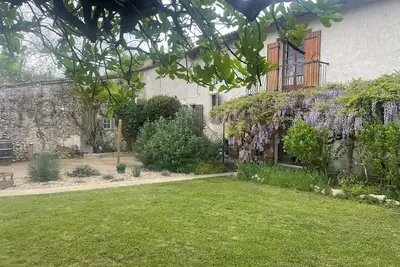 Image de Spacious, rustic charm for 10, with pool, in Dordogne Aquitaine