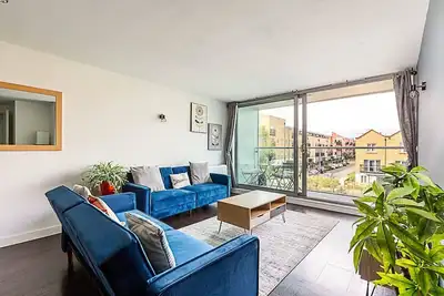 Image de Airy 2-Bedroom Flat with Balcony