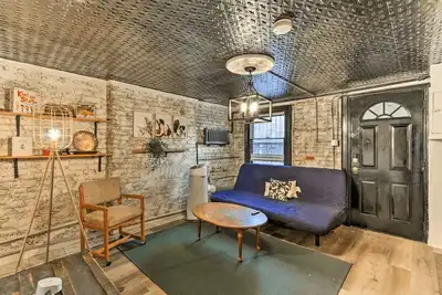 Image de Legal historic home 7 min train to Nyc with yard