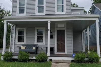 Image de Classic Church Hill Row Home with Yard and Parking