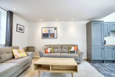 Image de Pass the Keys | Motherby 7 · Town House close to River front