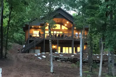 Image de Wkd Escape, Stunning! ! New, custom home on Lake James, offering early check-in!