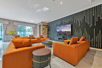 Image de Stunning 12bdr/11. 5bath Villa, Theater, Private heated Pool/Spa, 15 Mins to Disney