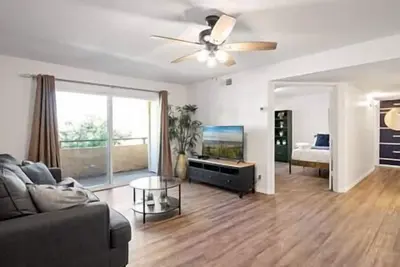 Image de Vacation Haven In Old Town!