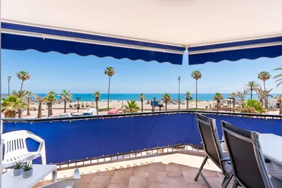 Image de Maritimo Rey | Beach Front Apartment in Fuengirola
