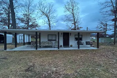 Image de Quaint cottage less than two miles from public river access, pet friendly!