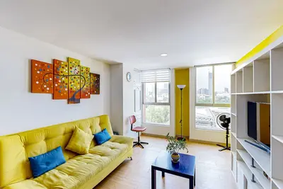 Image de Downtown retreat with a full kitchen, city view, Tv, & washer/dryer