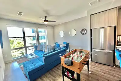 Image de Luxury Skyrise Penthouse w/ Rooftop Deck & Pool ✨