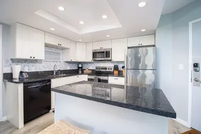 Image de 5 Star Rated 2 Bedroom 2 Bath Renovated Beach Condo