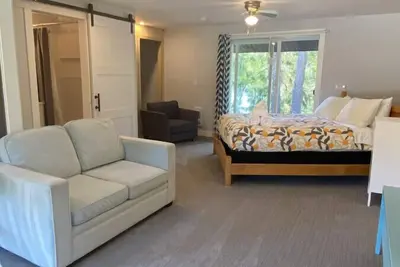 Image de River's Edge Gabbro Suite