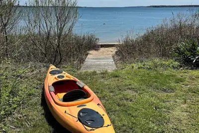 Image de Updated Historic shingle-style 1902 4-bedroom Beach House on Southold Bay!