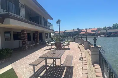 Image de Work and Play. Beautiful, Spacious LakeFront home located in Victorville Ca.