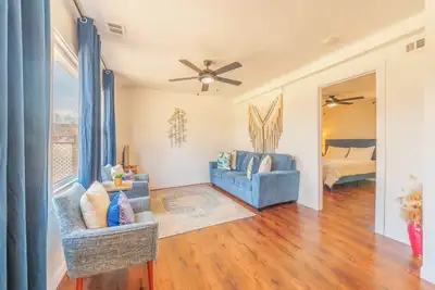Pine Cove  - Close to downtown and beaches