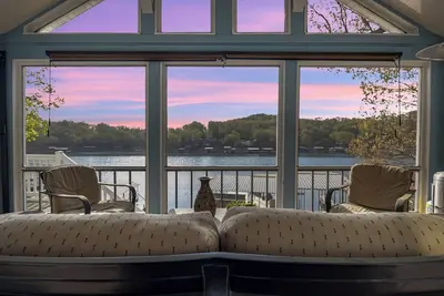 Image de Family-Friendly, Dock Enjoyment, Kayaks, Lake View