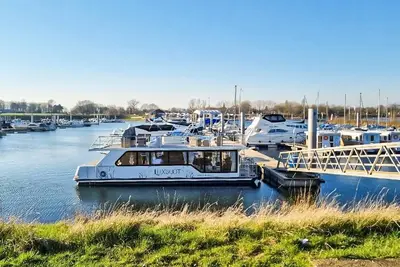 Image de Bateau au bord du lac Ă Ophoven avec.