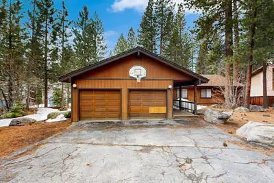 Image de Dog-friendly retreat in Incline Village with fireplace & washer/dryer
