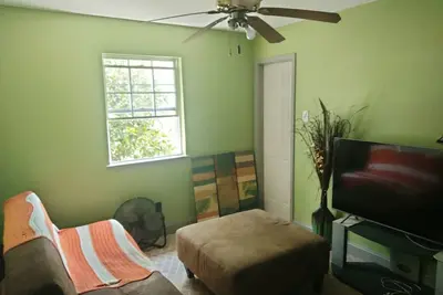 Image de This stylish space has a hometown vibe w/ inexpensive transport to downtown Nola