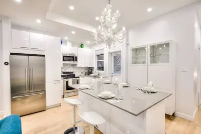Image de Downtown's Big Groups & Big Adventures Townhouse! Nightlife and downtown center!