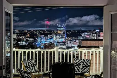 Image de ★ HostWise Stays ★ Rooftop Views from Mt. Washington, Fire Pit, Great for Groups