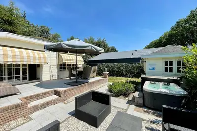 Image de Bungalow de qualité avec jardin avec bien-être