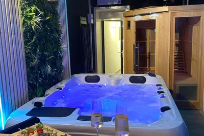 Image de Suite avec jacuzzi et sauna