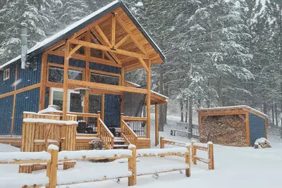 Image de Cozy Cabin in a quiet setting, country style living. \nHot tub and sauna available