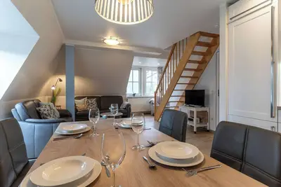 Image de Geräumige Dachgeschosswohnung mit Großem Balkon Nahe des Ordinger Strandes